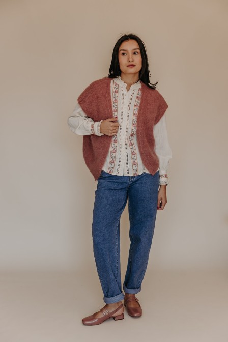 Femme avec un gilet. Femme avec un gilet.