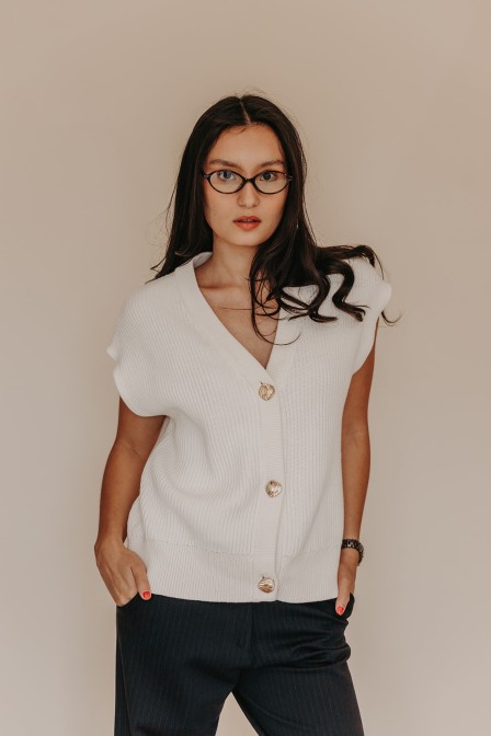 Femme avec un gilet. Femme avec un gilet.