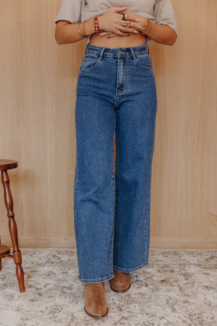 Femme avec un denim. Femme avec un denim.