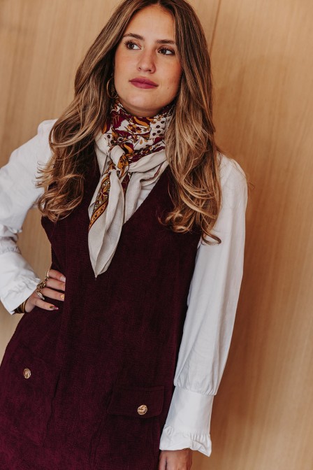 Zoom sur le foulard.