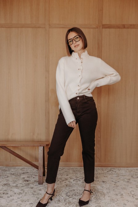 Femme avec un jean. Femme avec un jean.