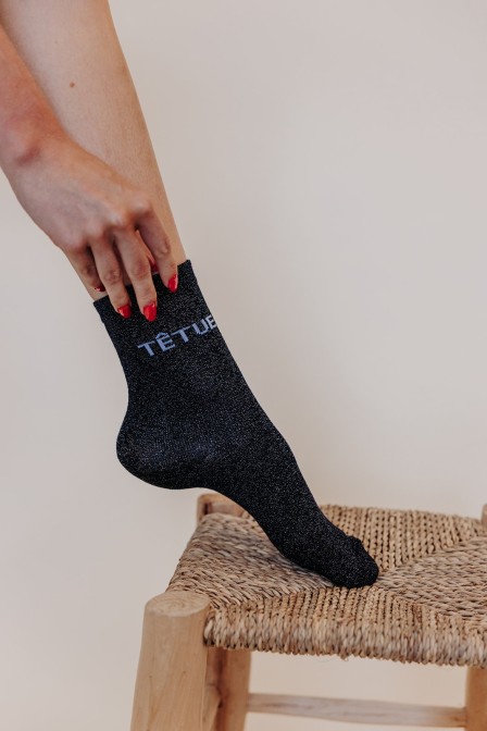 Zoom sur les chaussettes posées. Zoom sur les chaussettes posées.