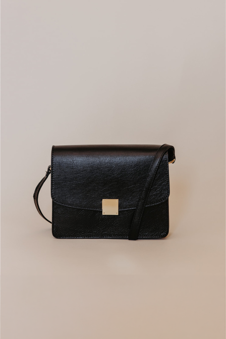 Zoom sur le sac posé. Zoom sur le sac posé.