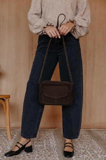 Zoom sur le sac posé. Zoom sur le sac posé.