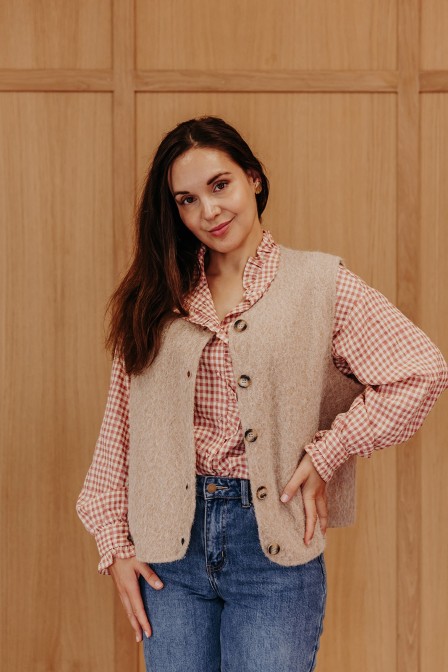 Femme avec un gilet. Femme avec un gilet.