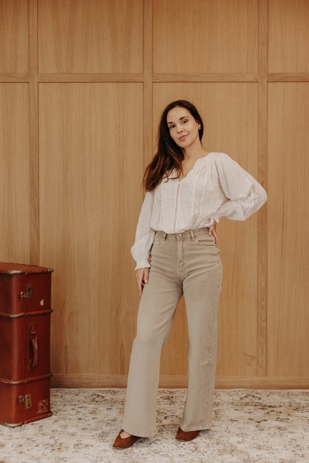 Femme avec un jean. Femme avec un jean.