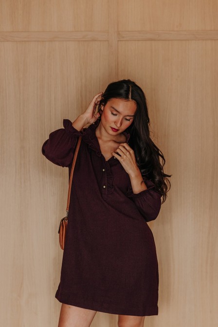 Femme avec une robe.