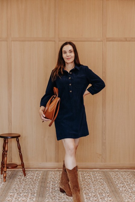 Femme avec une robe en velours. Femme avec une robe en velours.
