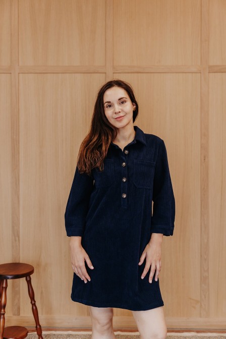 Femme avec une robe en velours. Femme avec une robe en velours.