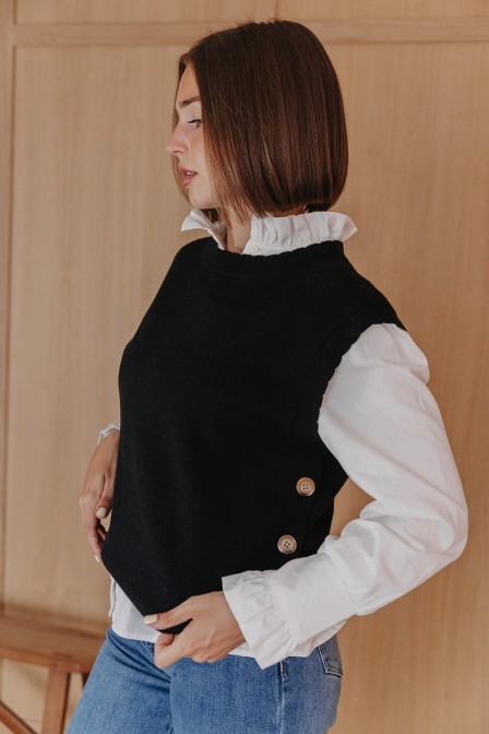 Femme avec un pull. Femme avec un pull.
