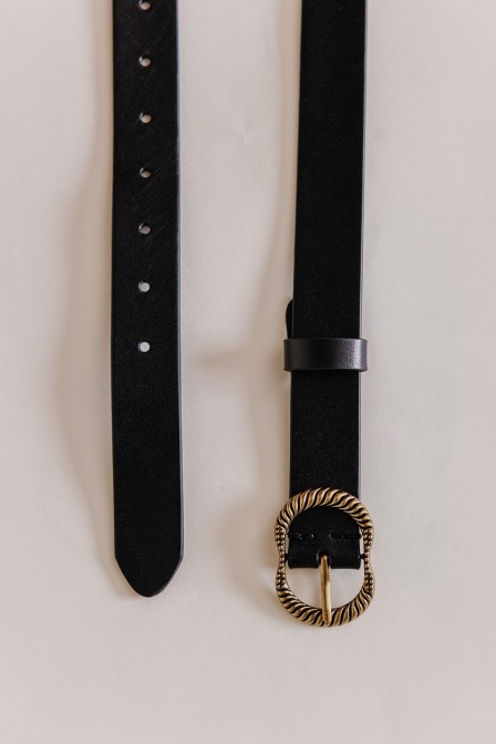 Zoom sur la ceinture posée. Zoom sur la ceinture posée.
