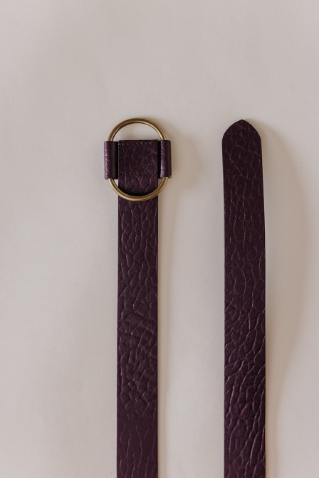 Zoom sur la ceinture posée. Zoom sur la ceinture posée.