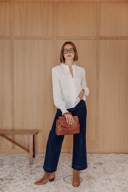 Femme avec un jean. Femme avec un jean.