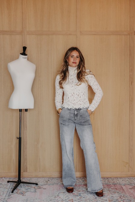 Femme avec un jean. Femme avec un jean.