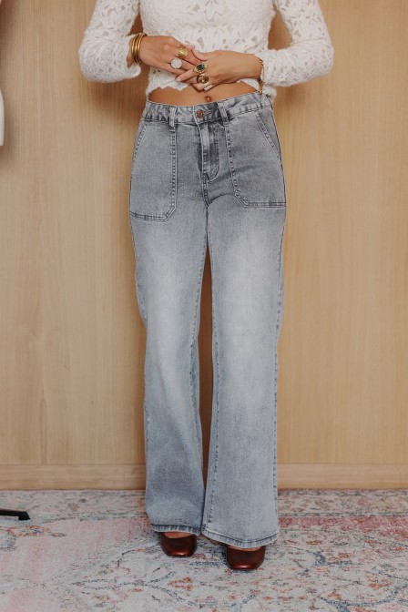 Femme avec un jean. Femme avec un jean.