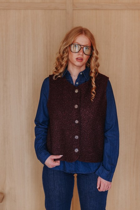 Femme avec un gilet. Femme avec un gilet.