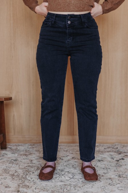Femme avec un jean. Femme avec un jean.