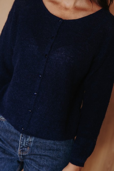Femme avec un gilet.