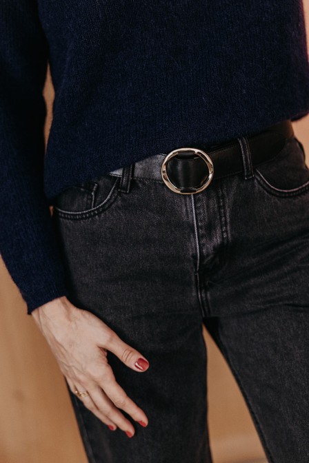Zoom sur la ceinture posée. Zoom sur la ceinture posée.